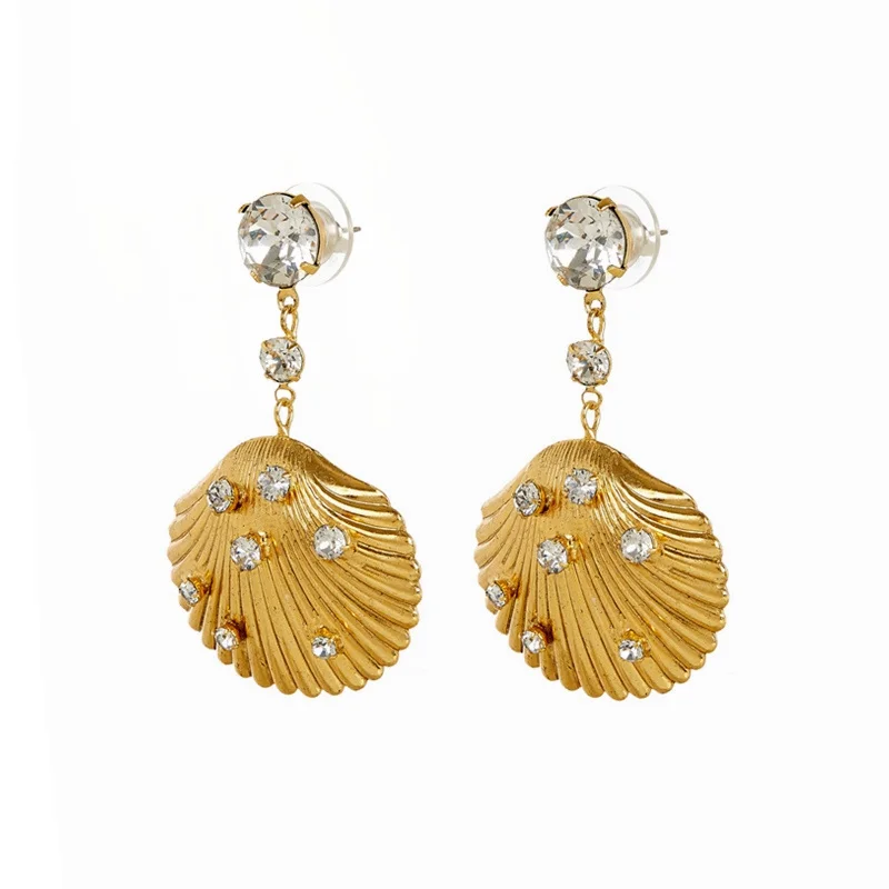 

Golden fan-shaped embedded shell earrings women's new tide European and American retro-long-style retro