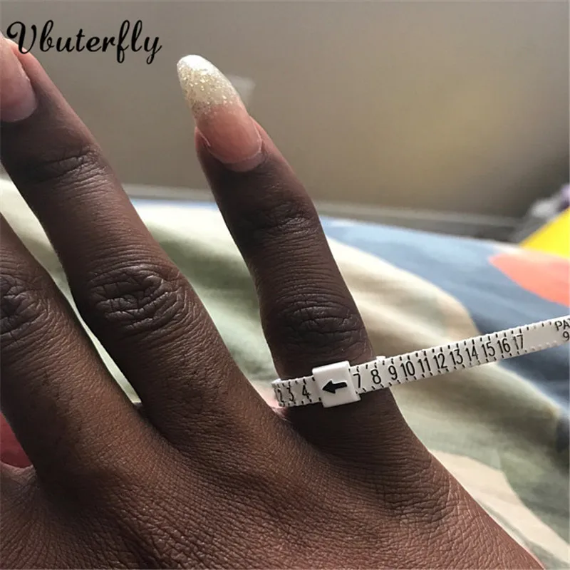 

Reusable Standard US/UK Ring Sizer White - Sizes 1 thru 17 with half Sizes Ring Measure TooL Plastic Finger Sizing Finder Sizer