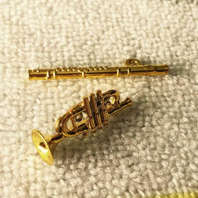 2pcs Mini Portable Trumpet Flute 1:12 Dollhouse Miniature Plastic Musical Instrument with Box Model Scene Accessories 3