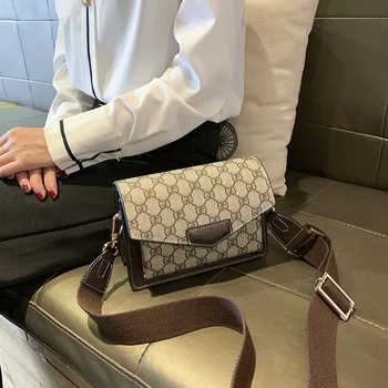 

2019 new Korean version of women's small square bag fashion Korean version of the printed wild messenger shoulder bag