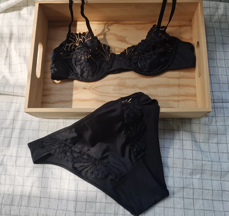 lace bra and panties set