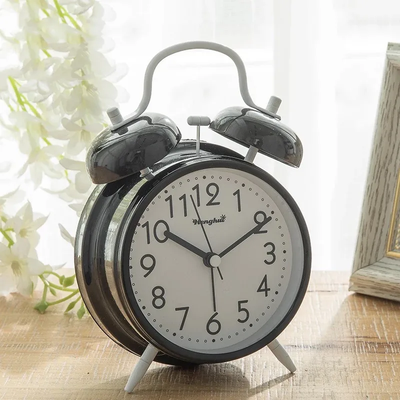 Черный Nordic Candy Color Alarm Clock Office Table Luminous Quartz Clock Bedroom Bedside Night Light Silent Simple Fashion Alarm Clock - Цвет: Черный