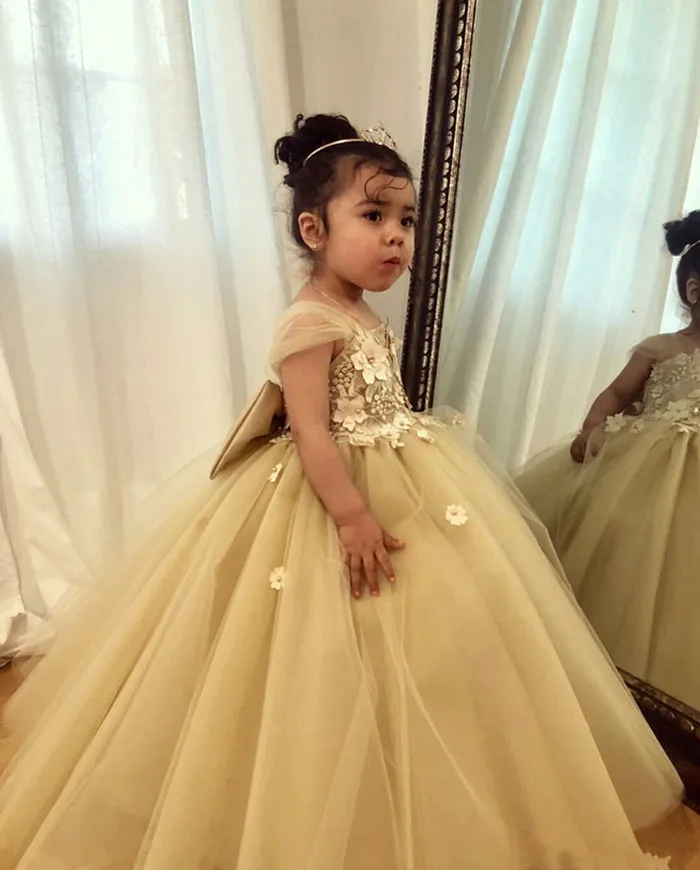 2019-gold-girls-pageant-dresses-square-neck-lace-appliqued-big-bow-cute-flower-girls-dress-modest-a-line-kids-party-gowns (3)