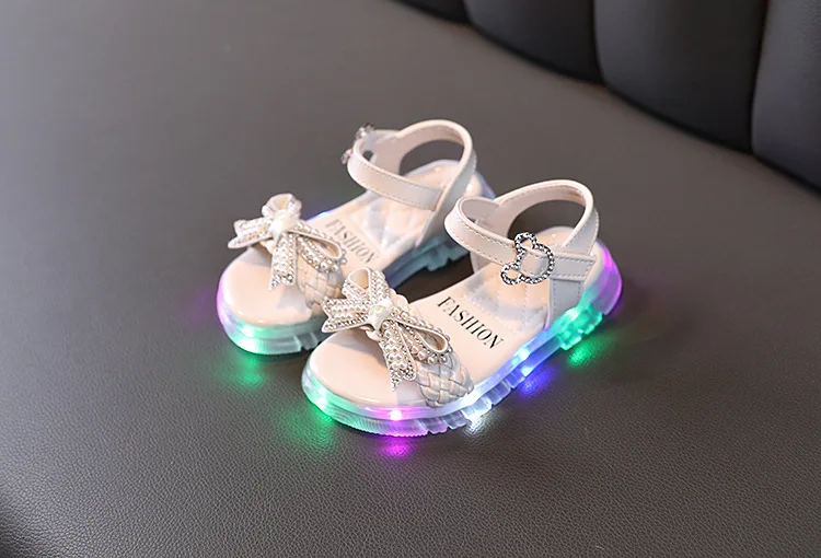girls shoes Light Up Girls Sandals Baby Summer Bow Children Shoes Kids Soft Bottom Luminous Shoes Sandal boy sandals fashion