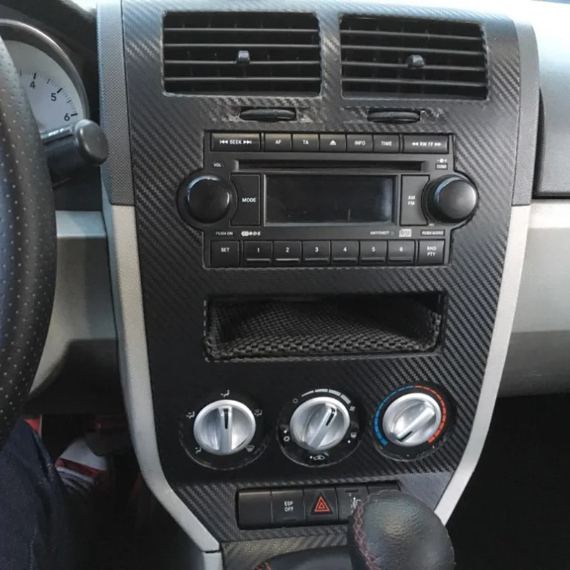 UTB8Smm6in_IXKJkSalUq6yBzVXaD