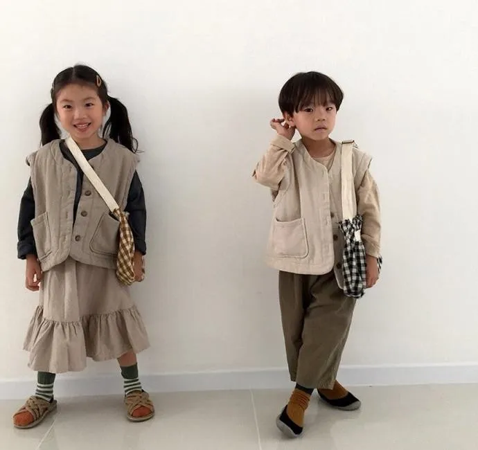 Новые осенние детские стеганые жилеты унисекс в японском стиле; однотонные пальто без рукавов; плотные теплые мягкие жилетки для малышей