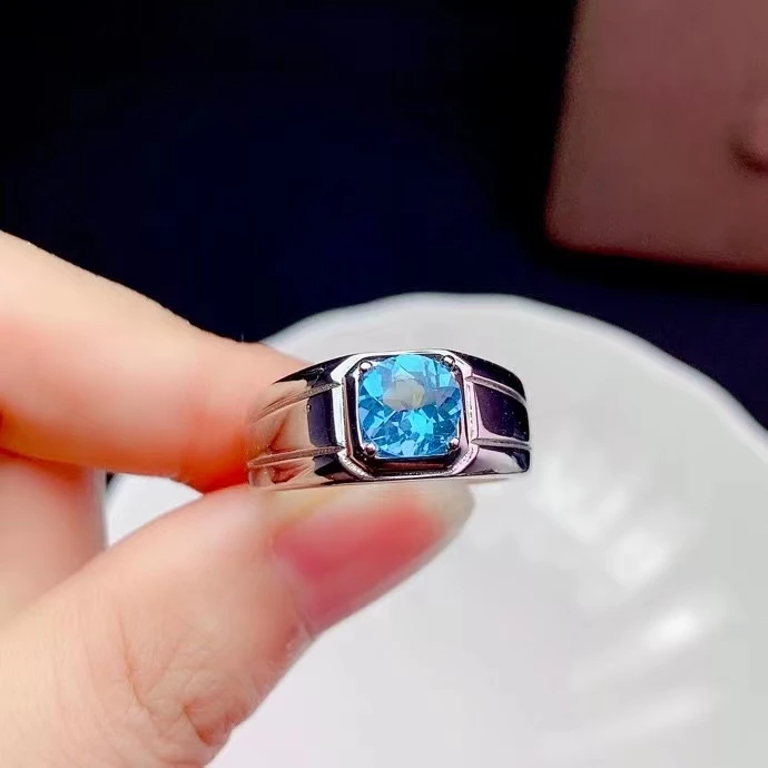 

Кольцо мужское из серебра 925 пробы с натуральным голубым топазом, 7 х7 мм