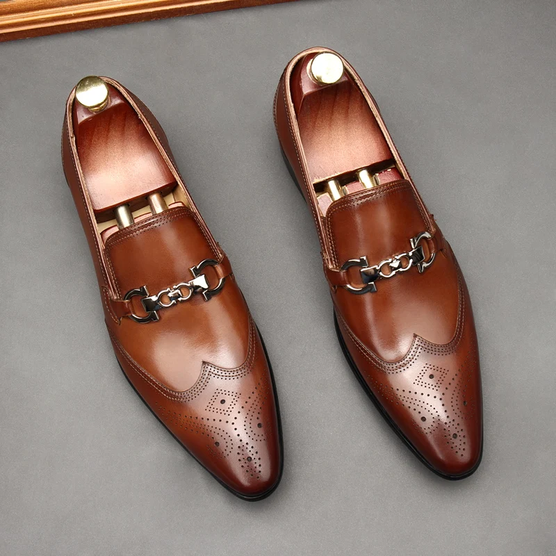Oxford man in leather shoes, dress shoes, pointy, English style. Made of pure leather, dress, carved, married, size 46