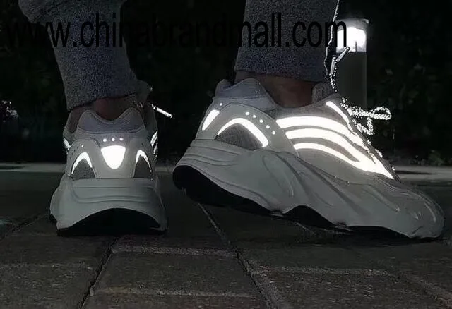 

The annual shoe king recommended 700V2 foot is very beautiful, Baitie must be self-retained, carrying 3M reflective material!
