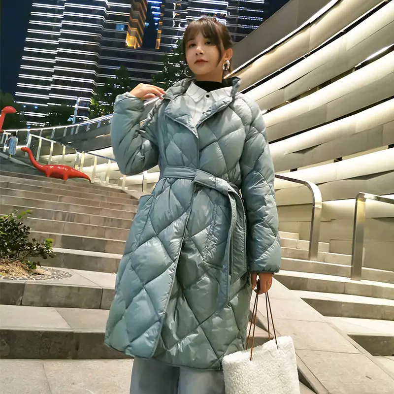 Kopen YNZZU Koreaanse Stijl 2019 Winter Jas Vrouwen Solid Mid Lange Ultra Licht Witte Eend Down Jas Vrouwelijke Outwears met sjerpen A1373