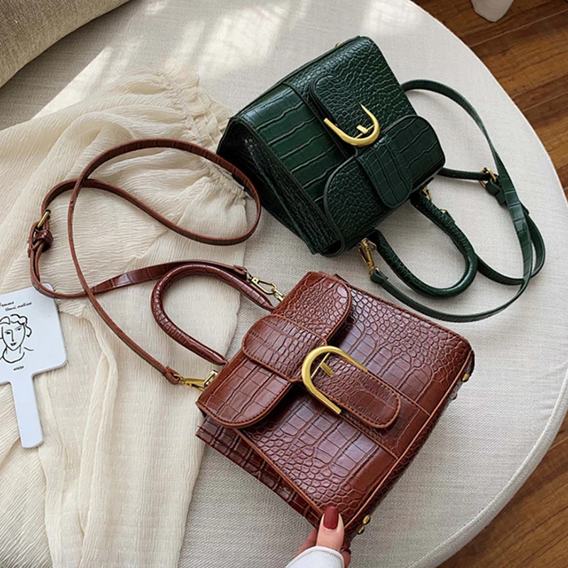 

Crocodile Pattern PU Leather Crossbody Bags For Women 2019 New Belt Strap Designer Shoulder Messenger Bags Ladies Alligator Flap