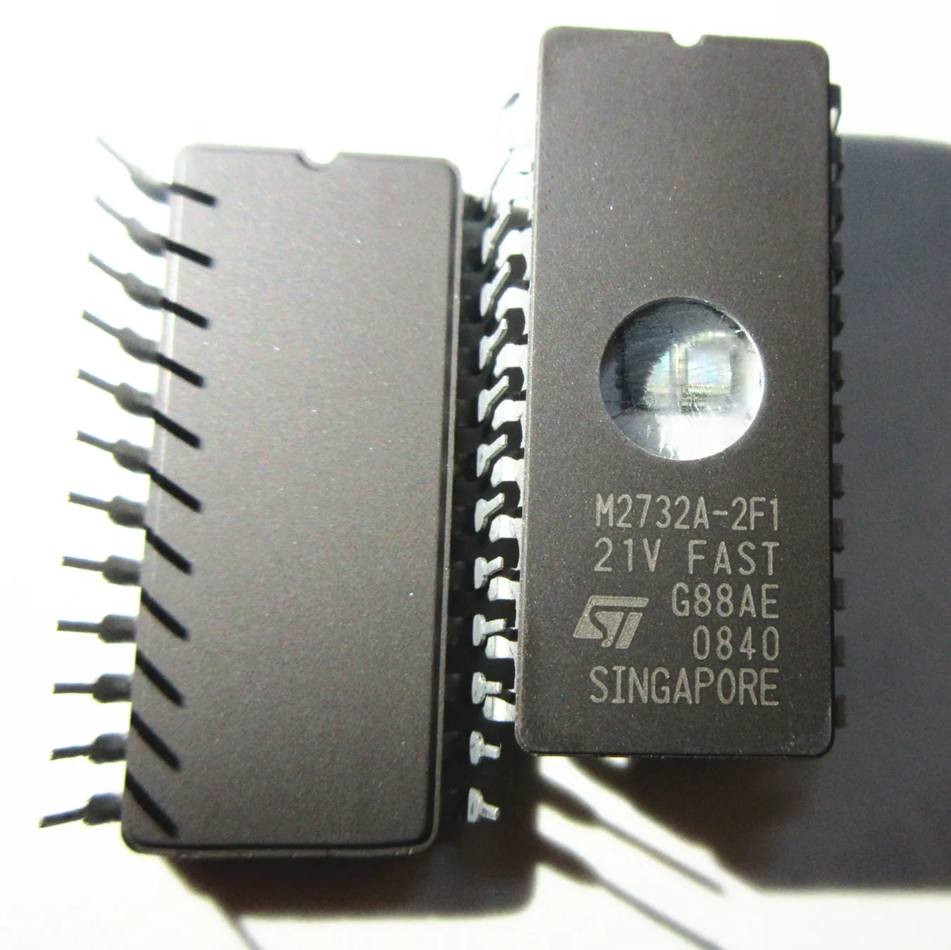 M2732A M2732A-2F1 EPROMs ST CDIP24 NEW