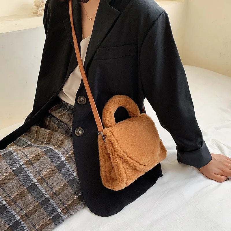 

2019 New Style Women's mao rong bao Flip Handbag Non-mainstream Design Simple Furry Crossbody Bag Versatile WOMEN'S Bag