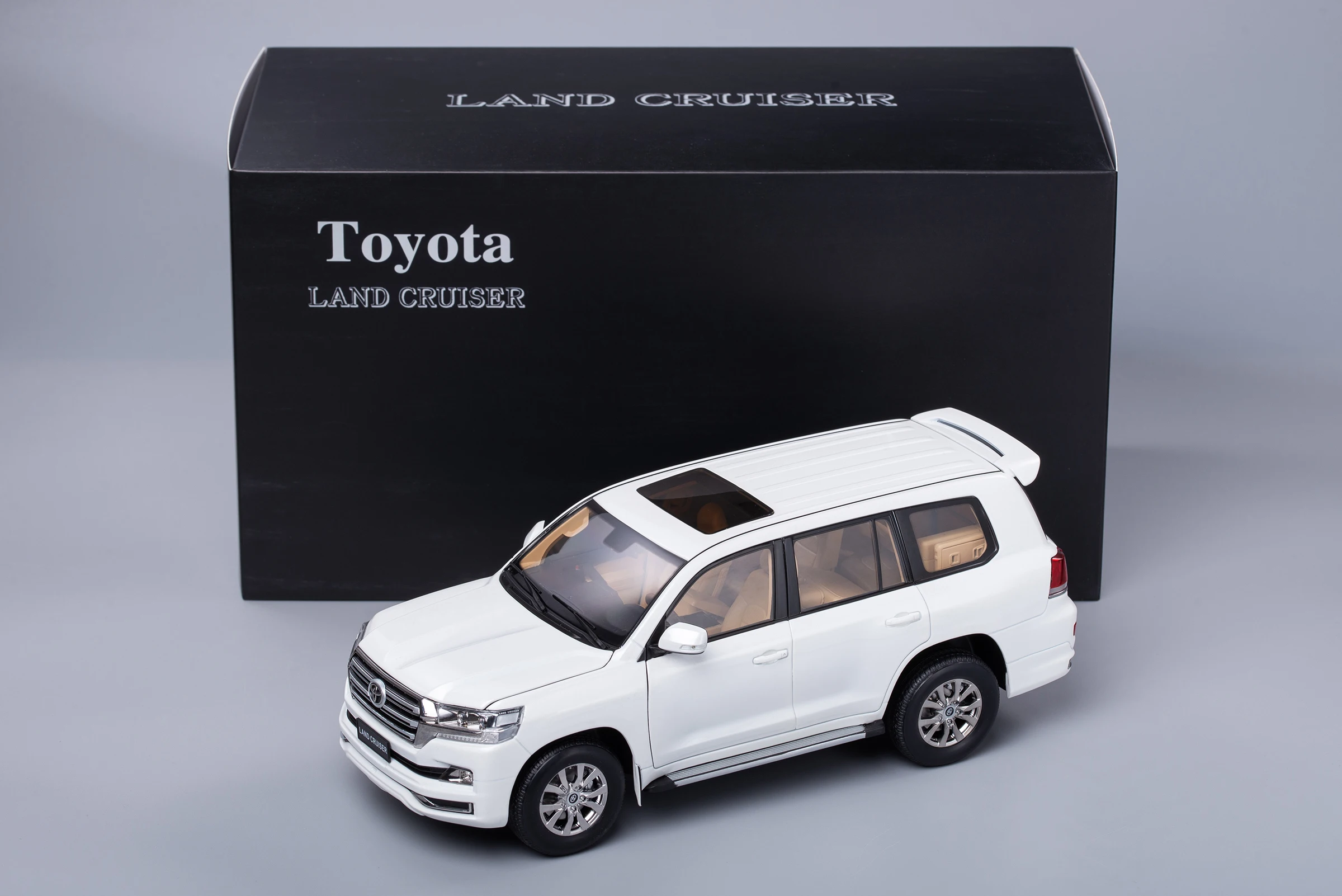Литая модель 1:18 для Toyota Land Cruiser LC200 2019 Белый внедорожник игрушечный автомобиль из