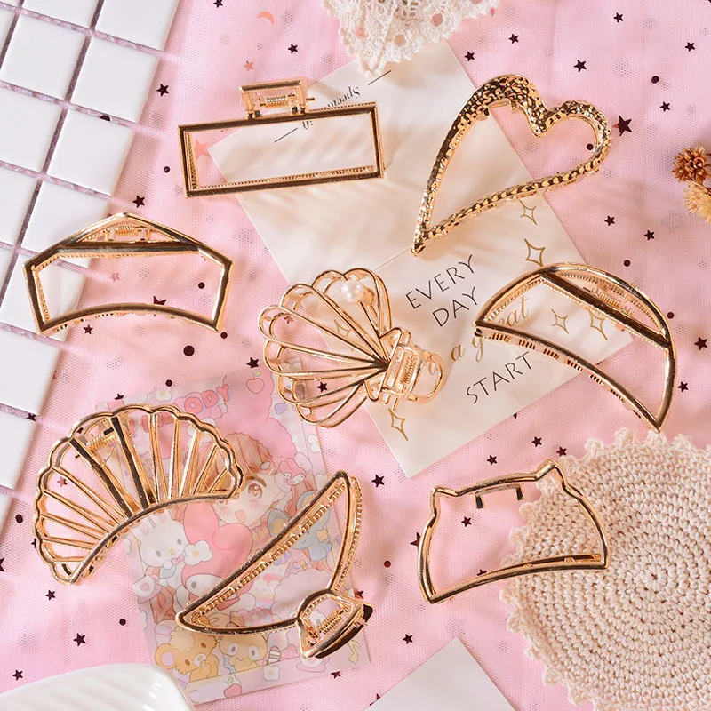 

Korean Gold Alloy Metal Hair Claw Clips For Women Big Vintage Geometric Hair Barrette Pearl Hairpin Fashion Hair Accesories