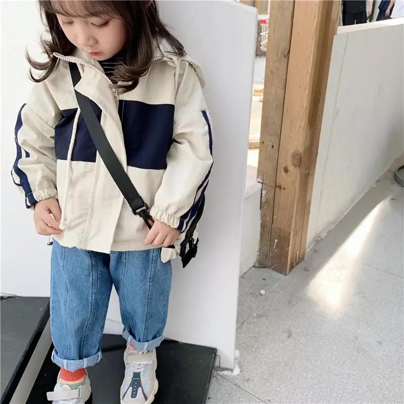 Осенняя куртка с капюшоном и буквенным принтом для мальчиков и девочек Детские пальто модные детские куртки в Корейском стиле, верхняя одежда - Цвет: beige