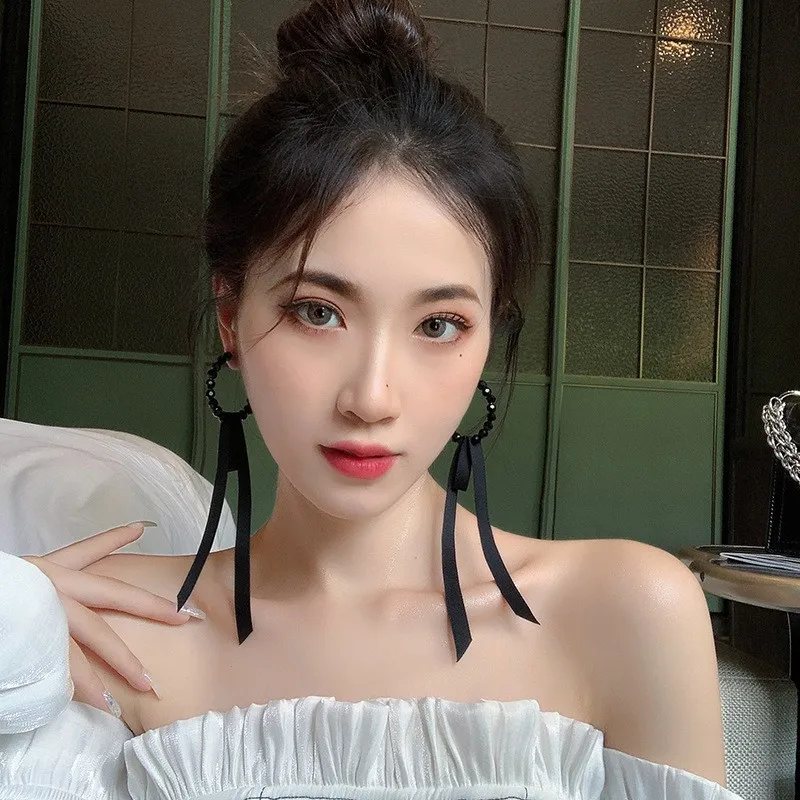 Women Korean temperament Black crystal earrings contracted long Ribbon Drop earrings geometric circular modelling dangle earrings drop earrings long earrings crystal earrings geometric earrings