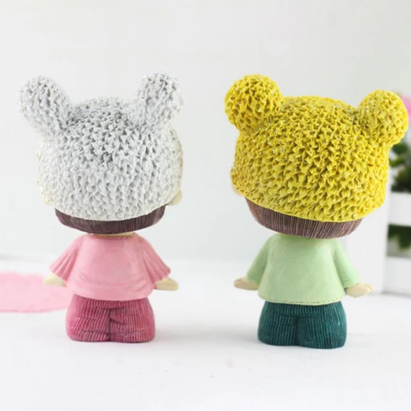 1Pc Car Dashboard Cute Lover Shaking Head Doll Vehicle Decoration Ornament Car Interior Accessary