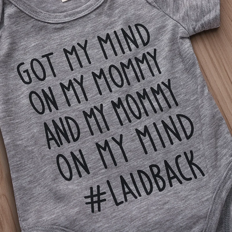 Got My Mind On My Mommy веселые буквы детские крошечные хлопковые серые Боди Новорожденные младенцы Младенцы Девочка мальчики Комбинезон дропшиппинг