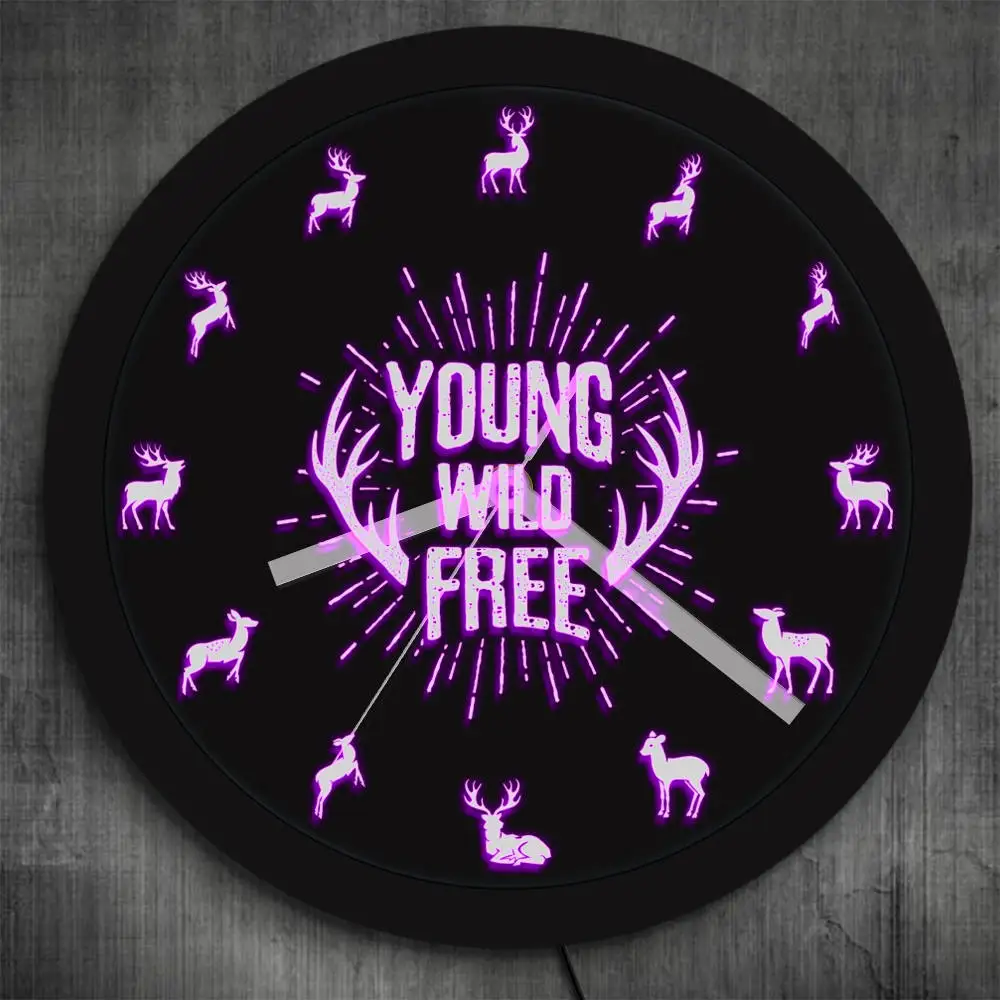 Настенные часы Young Wild Free с вдохновляющими мотивами и светодиодной