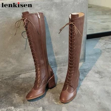 Lenkisen/модные ботинки из коровьей кожи на шнуровке в британском стиле однотонные зимние женские сапоги до бедра на высоком каблуке с круглым носком; L52