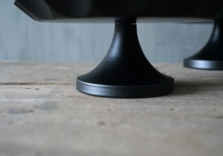 JAROWN Wedding Props Matte Black Cake Stand European Style Retro Gold Silver Fruit Plate Home Decoration Snack Stand Wave Edge Tray (10)