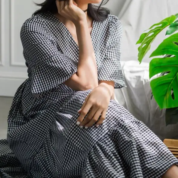 Loose Vintage Dress Summer Short Flare Sleeve V-Neck Fold Flowing Big Hem Black Plaid Maxi Dress Women DV659