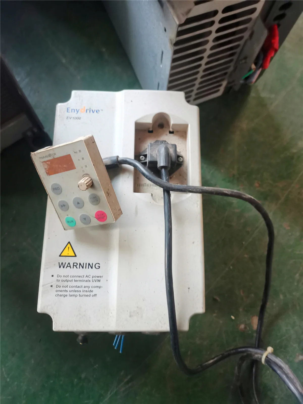 EV1000-4T0037G 3.7KW 380V инвертор Б/у 85% внешний вид Новинка 3 месяцев гарантии свободно