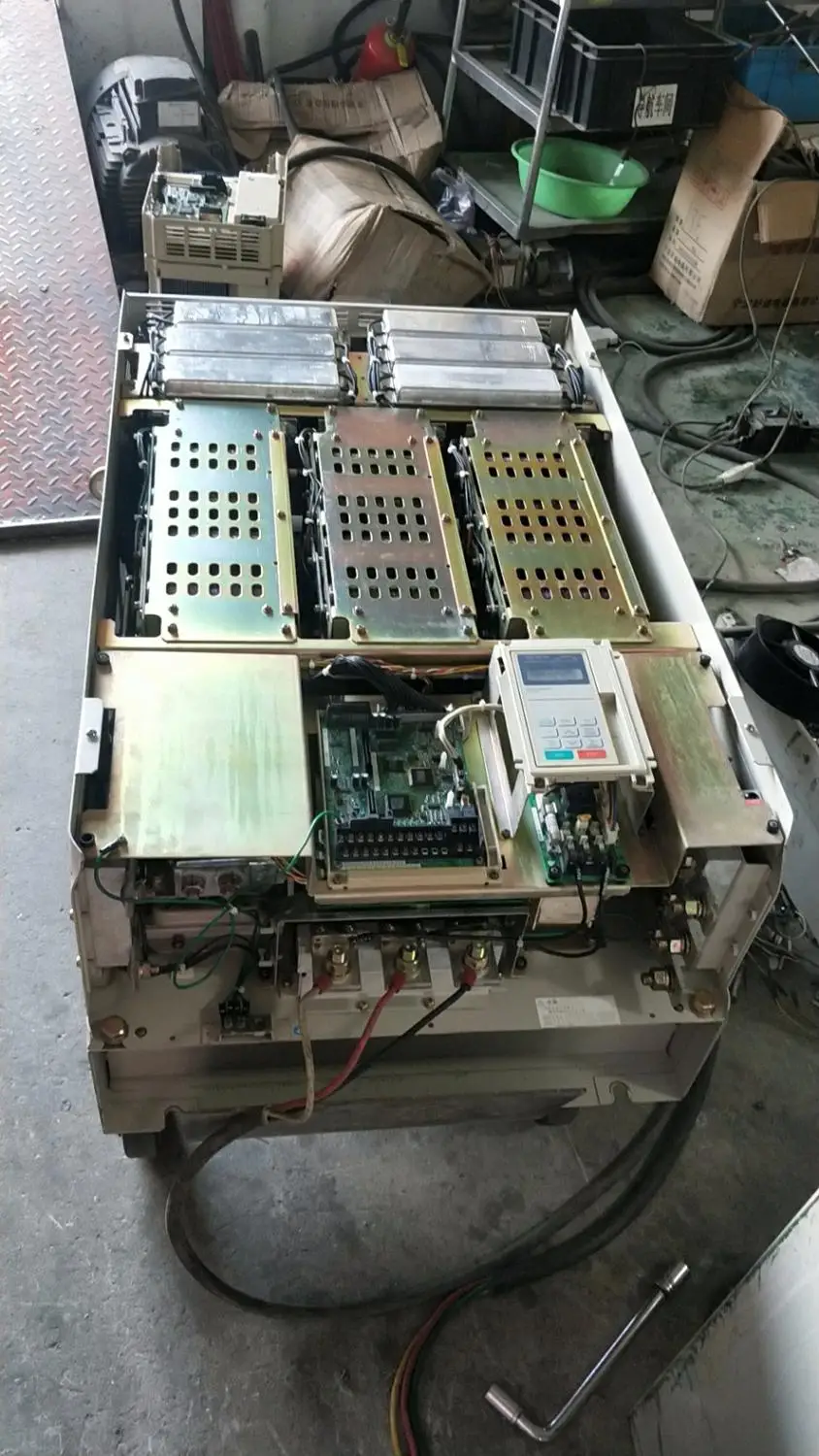 CIMR-G5A4160 616G5 160 кВт 380 В используется один, инвертор хорошо работает