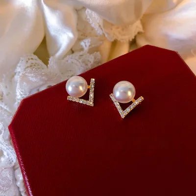 

New Korean Fashion Jewelry Women Earring Peal Crystal Triangle Stud Earring Gift Accessories