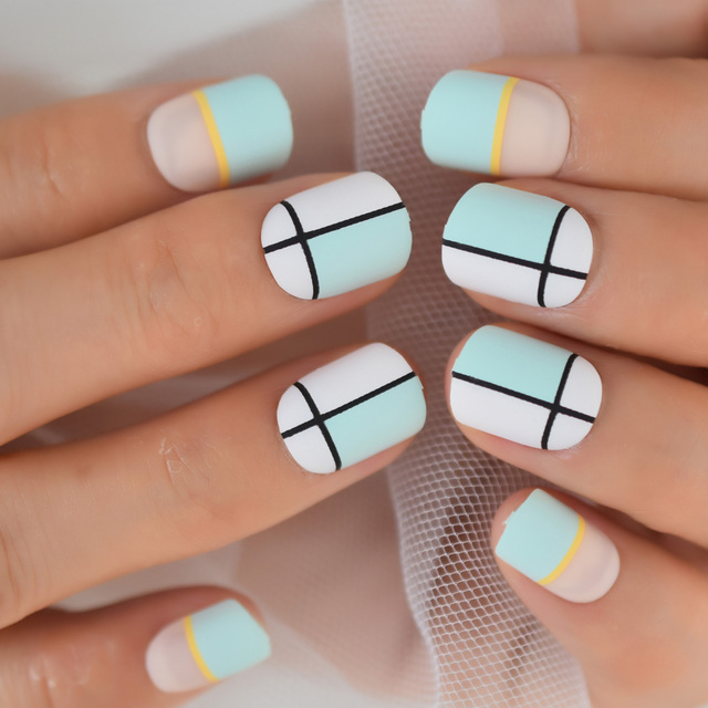 Nails Set Arc Tip YZV Gold Line Designs Artificial Nail In Bag Packaging Short Pink Lovely Fingernails Daily Wear