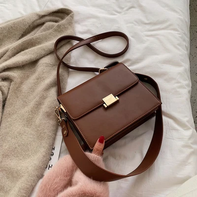 Ретро модная женская квадратная сумка через плечо Новая высококачественная кожаная женская дизайнерская Повседневная сумка через плечо с широким ремешком - Цвет: coffee
