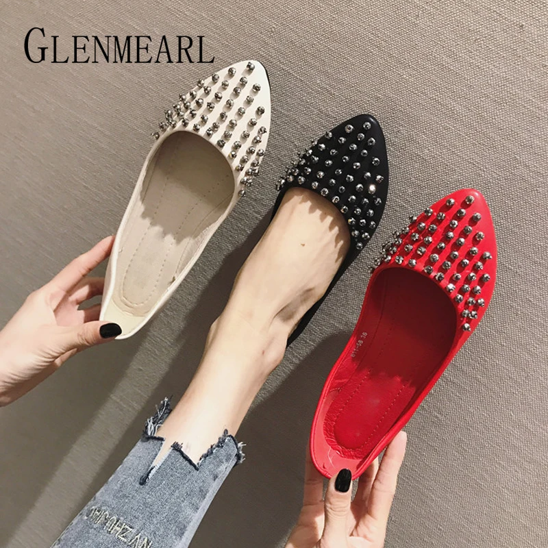 

Women Flats Boat Shoes Fashion Rivets Pointed Toe Woman Casual Shoes Slip On Plus Size Flat Heel Spring Summer Party Shoes 2020