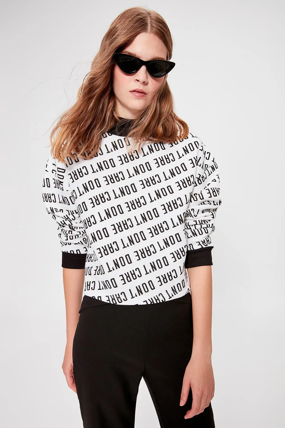 

Trendyol White Printed Basic Knitted Sweatshirt TWOAW20SW0267