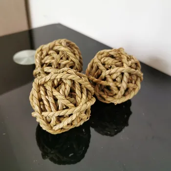 

Small Pet Hamster Rabbit Bite Toy 7cm Diameter Grass Ball for Cat Dog Rabbit Chew Ball