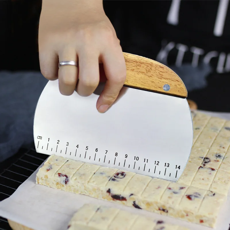 

Spot with scale cutting scraper 16c semi-circular wooden handle flour cutting multifunctional scraper stainless steel spatula