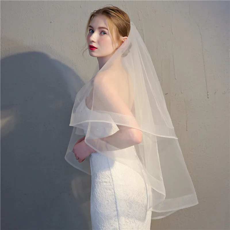 Красота Emily белая двухслойная Лента Край свадебная вуаль свадебные аксессуары Простые короткие женские вуали с расческой настоящая фотография