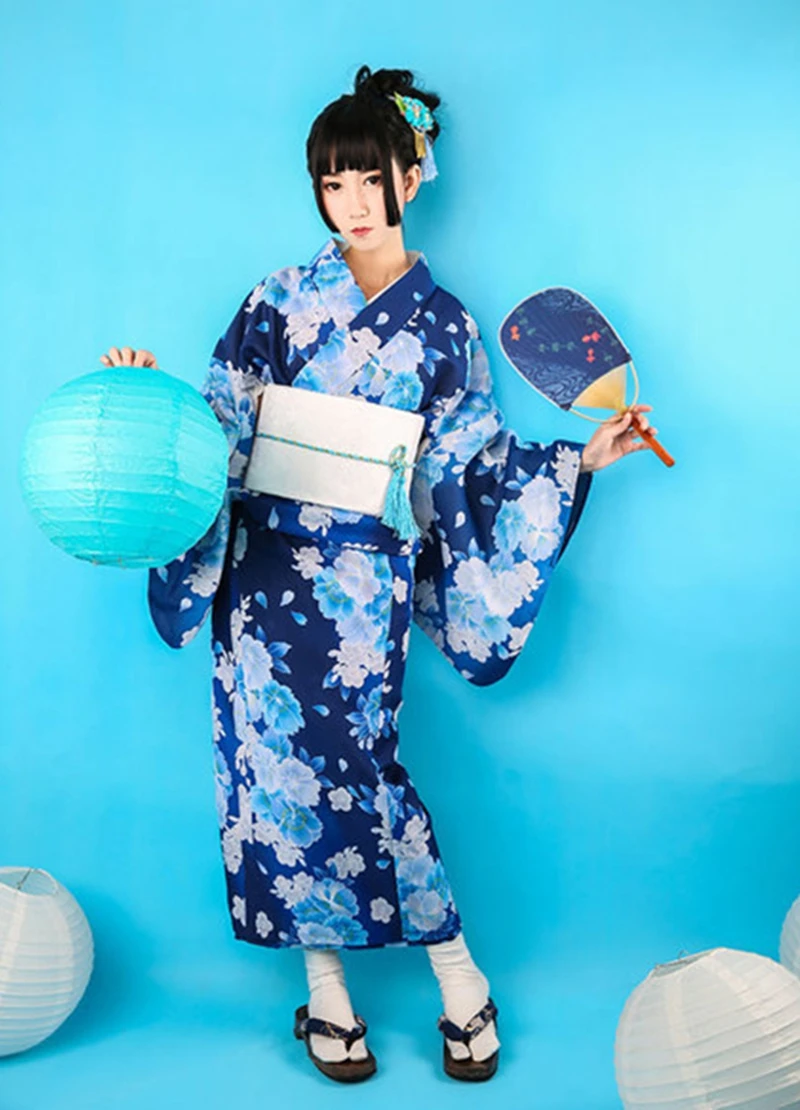 Cauta i Kimono Woman)