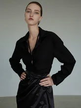 

2022 Spring Women Original Design V Neck Pocket Pleated Shirt