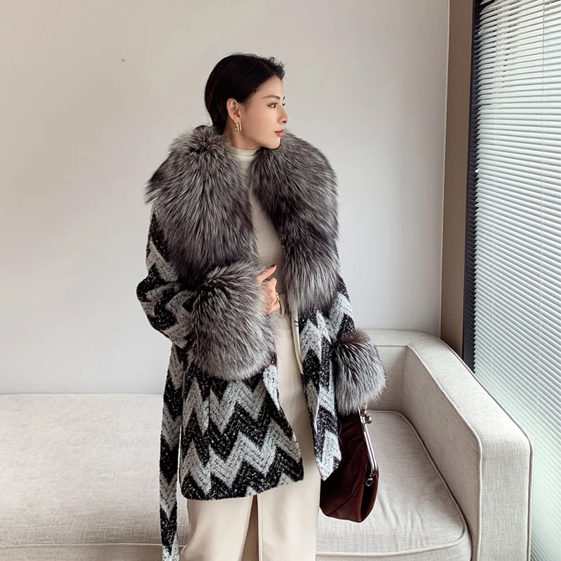 

Winter Ladies Jacket Thickening Wool Coat with Plush Natural Fox Fur Collar Serrated Pattern Women Outerwear