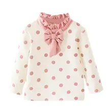 Топы с бантом и круглым вырезом для маленьких девочек; Повседневная утепленная флисовая одежда с рюшами и бантом для отдыха; Милая одежда в горошек