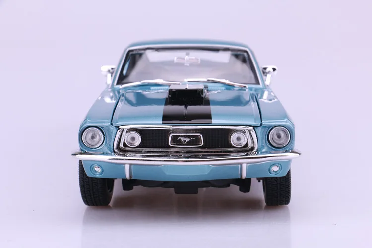 Maisto 1: 18 модель спортивного автомобиля из сплава 2010 Ford Mustang GT с открытым верхом/модель автомобиля Cobra коллекция подарок
