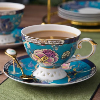 

Bone China Portable Coffee Cup Set Luxury Small Porcelain High Tea Cup And Saucer With Handle Xicara De Cafe Home Decor OO50BD