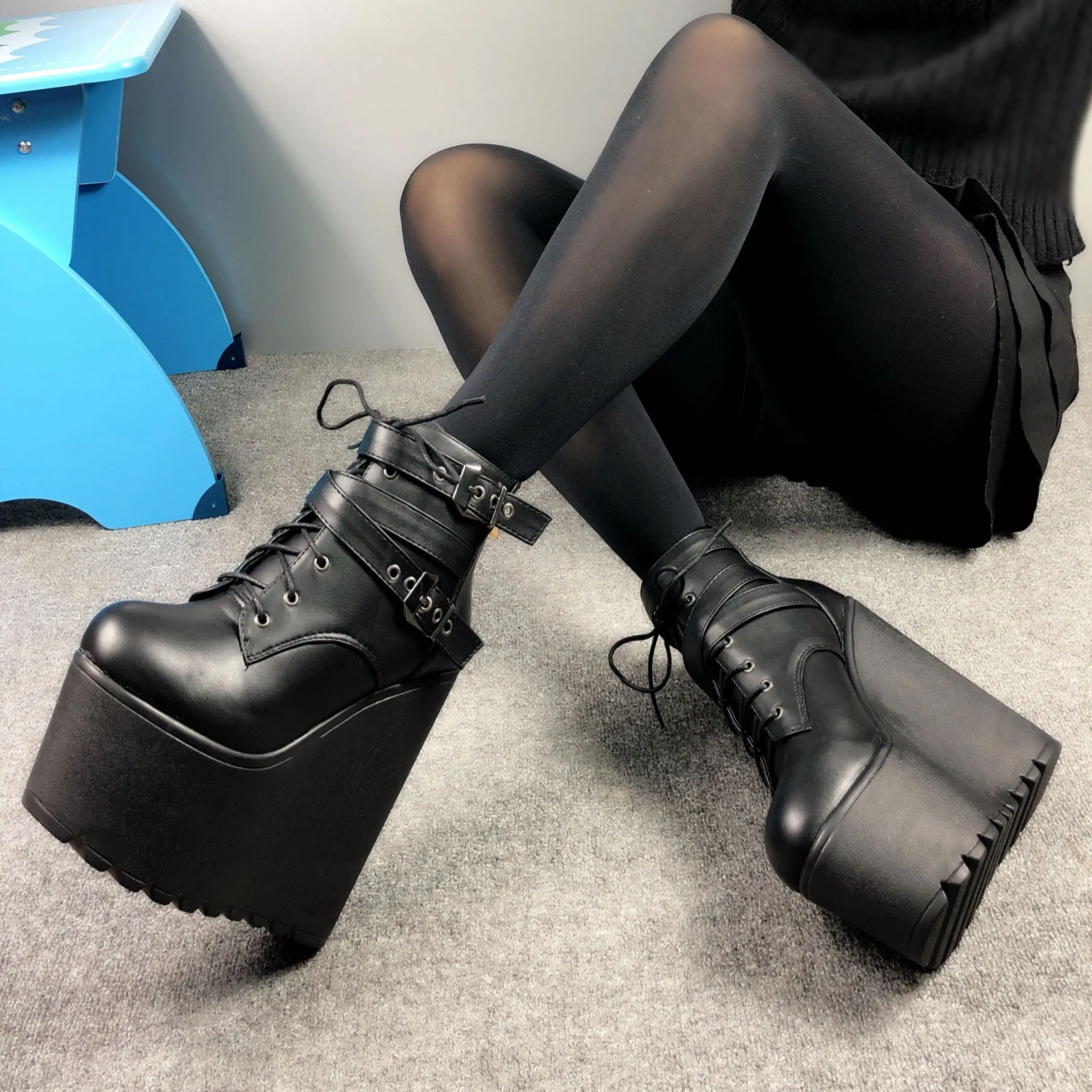 Ботильоны с клинообразным каблуком; цвет белый, черный резиновая подошва обувь ботинки на платформе Для женщин со шнуровкой осенние Высокие туфли на платформе на высоком каблуке; Каблук 16 см