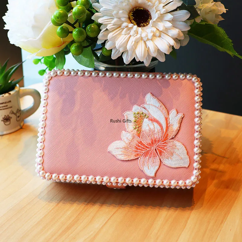 

Beautiful Embroidery Flower Trinket Box Portable Romantic Jewelry Box Handmade Traditional Chinese Bead Storage Containers Bin