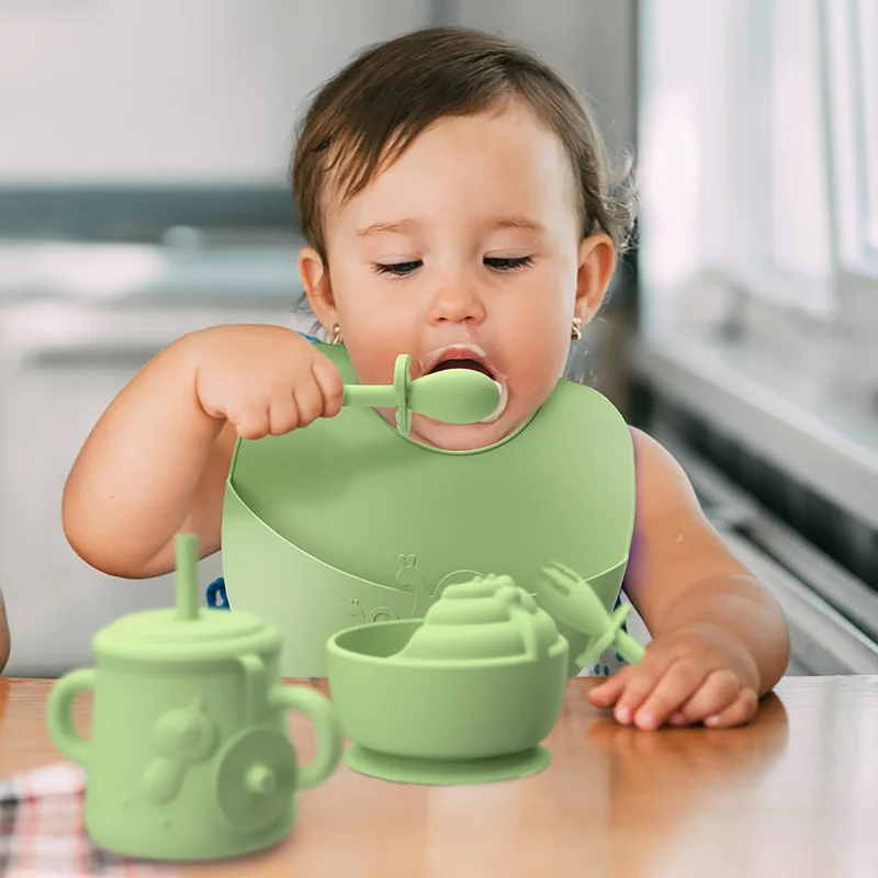 Plato de succión de silicona para bebé con cuchara y tenedor Juego de  platos de dinosaurio para bebé, utensilios de alimentación para bebés,  cuchara