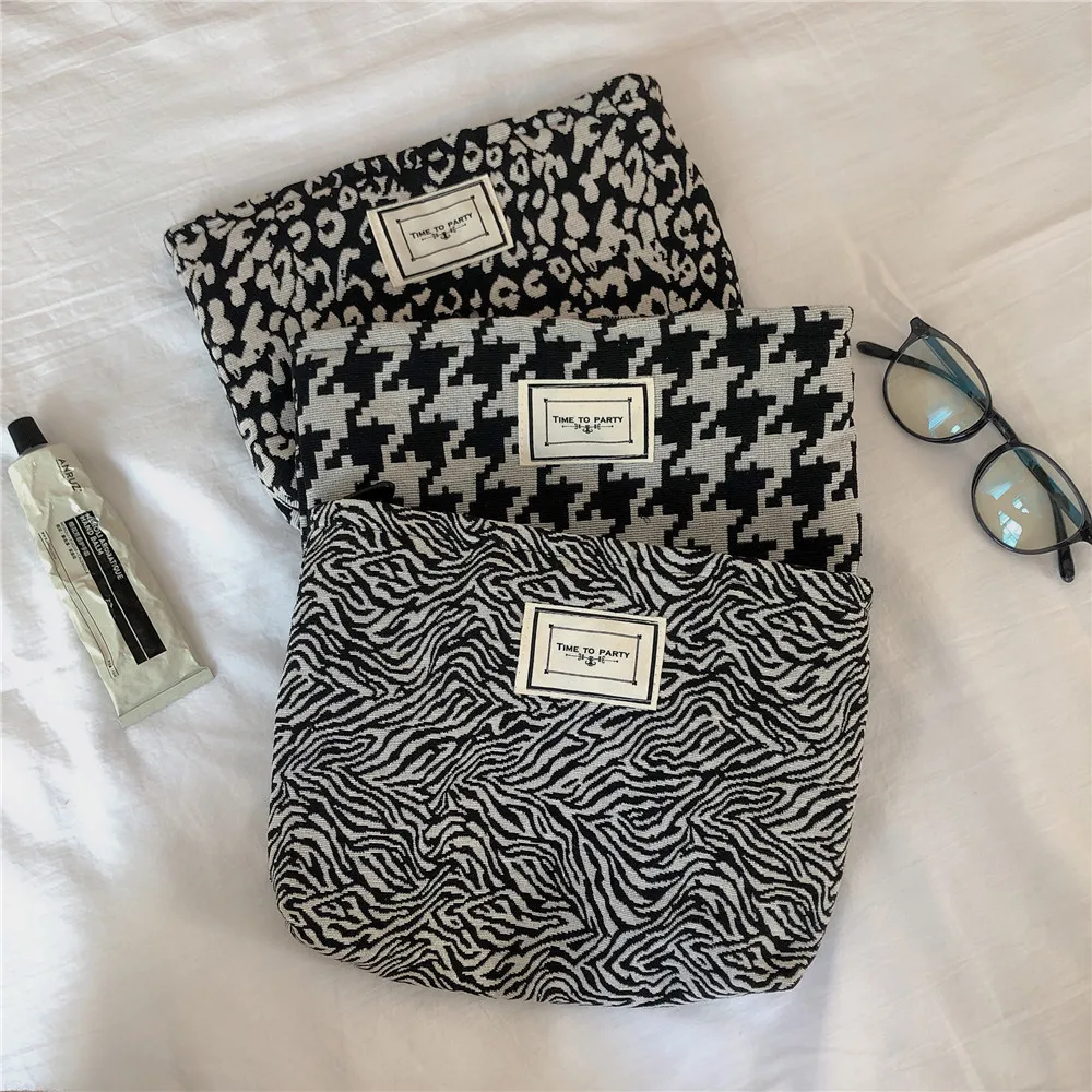 Black and White Women's Fashion Handbag Zipper Mobile Cosmetic Storage Bag Organizer Canvas Makeup Toiletry Clutch Mask Storage Black and White Women's Fashion Handbag Zipper Mobile Cosmetic Storage Bag Organizer Canvas Makeup Toiletry Clutch Mask Storage
