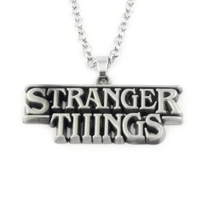 Вязаная шапка с вышивкой очень странные дела|Игровые фигурки и трансформеры| |