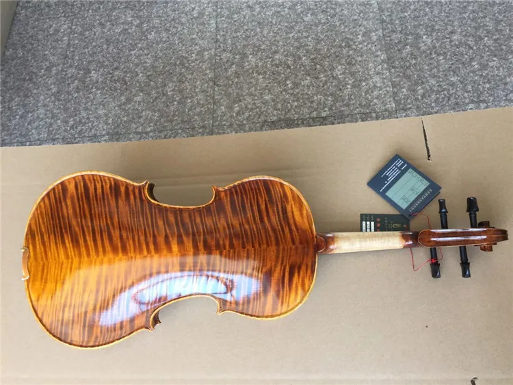 Fond Violon En Bois Traditionnel Avec Archet Sur Une Toile Vierge