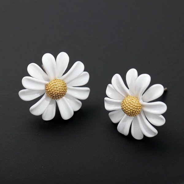 Style Cute Small Daisy Flower Stud Earrings For Women Girls Sweet Statement Asymmetrical Earring Party Jewelry Gifts